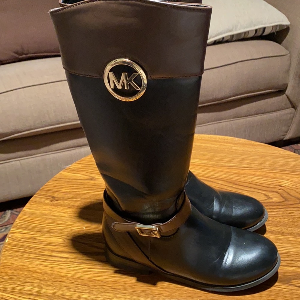 Boots - Picture 6 of 7